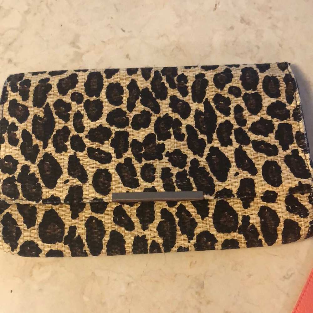 Leopard clutch